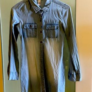 Lightweight Jean Button-down Blouse